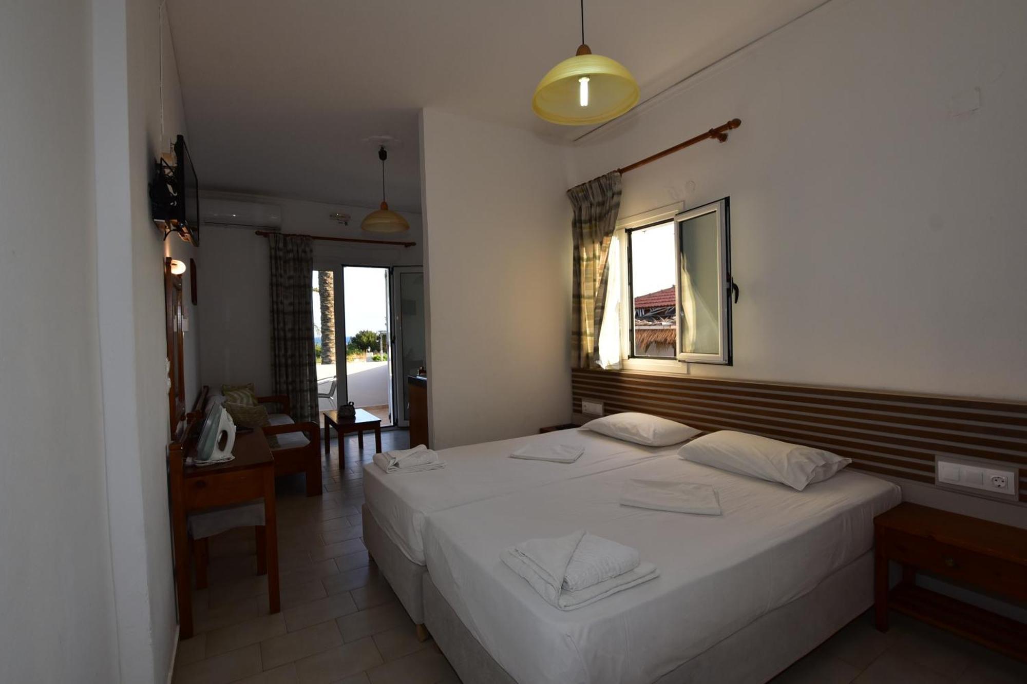 Morpheas Rooms Палиохора Екстериор снимка