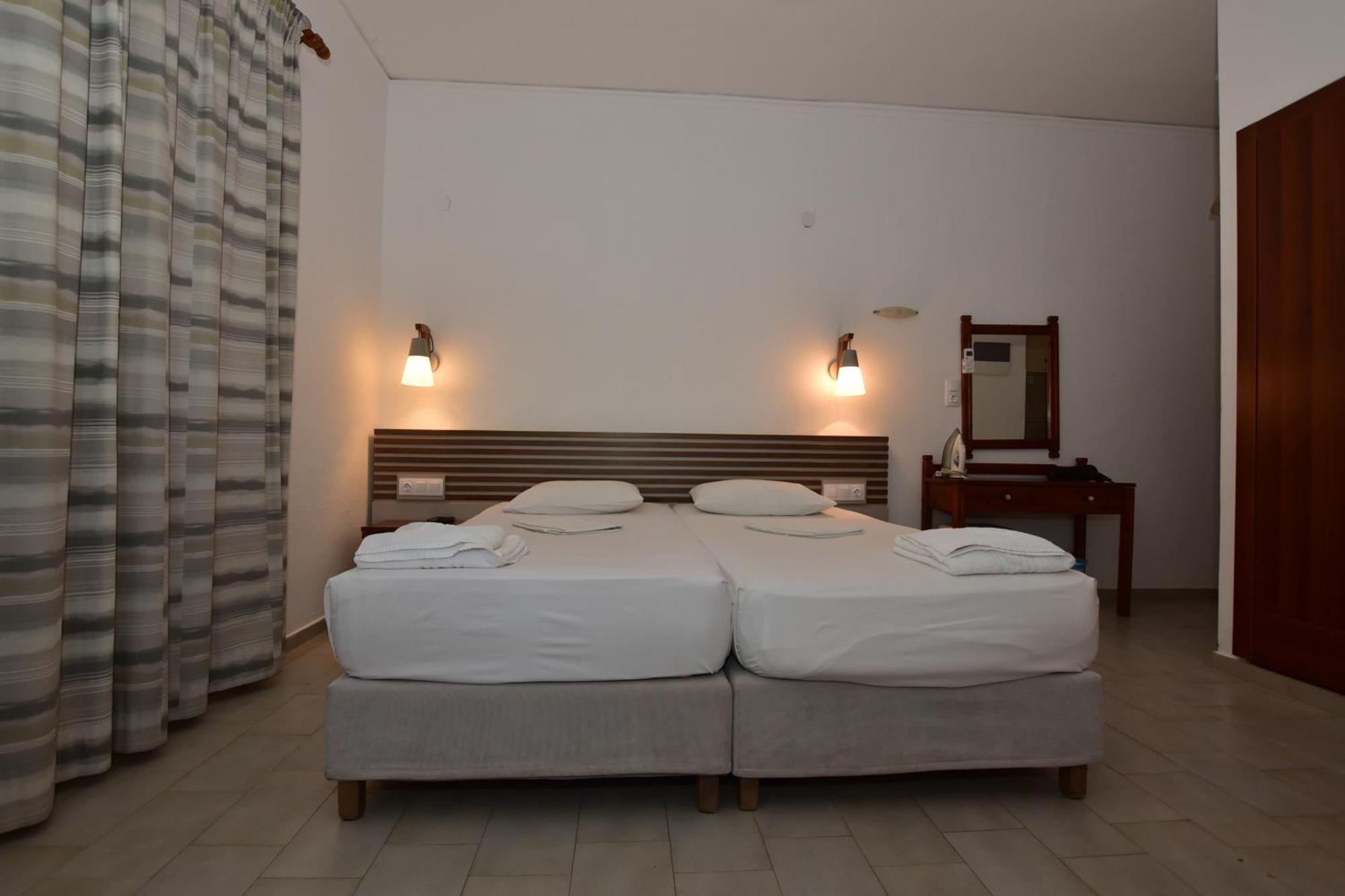 Morpheas Rooms Палиохора Екстериор снимка